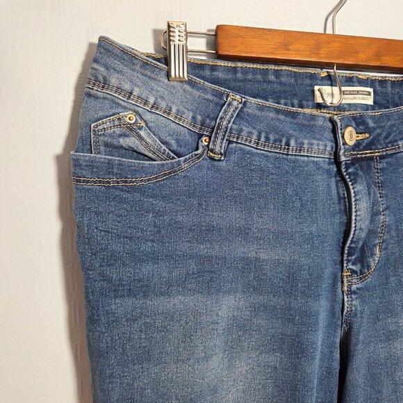 Royalty For Me 18W Medium Wash Blue WannaBettaButt Mid Rise Skinny Jeans - Picture 3 of 13